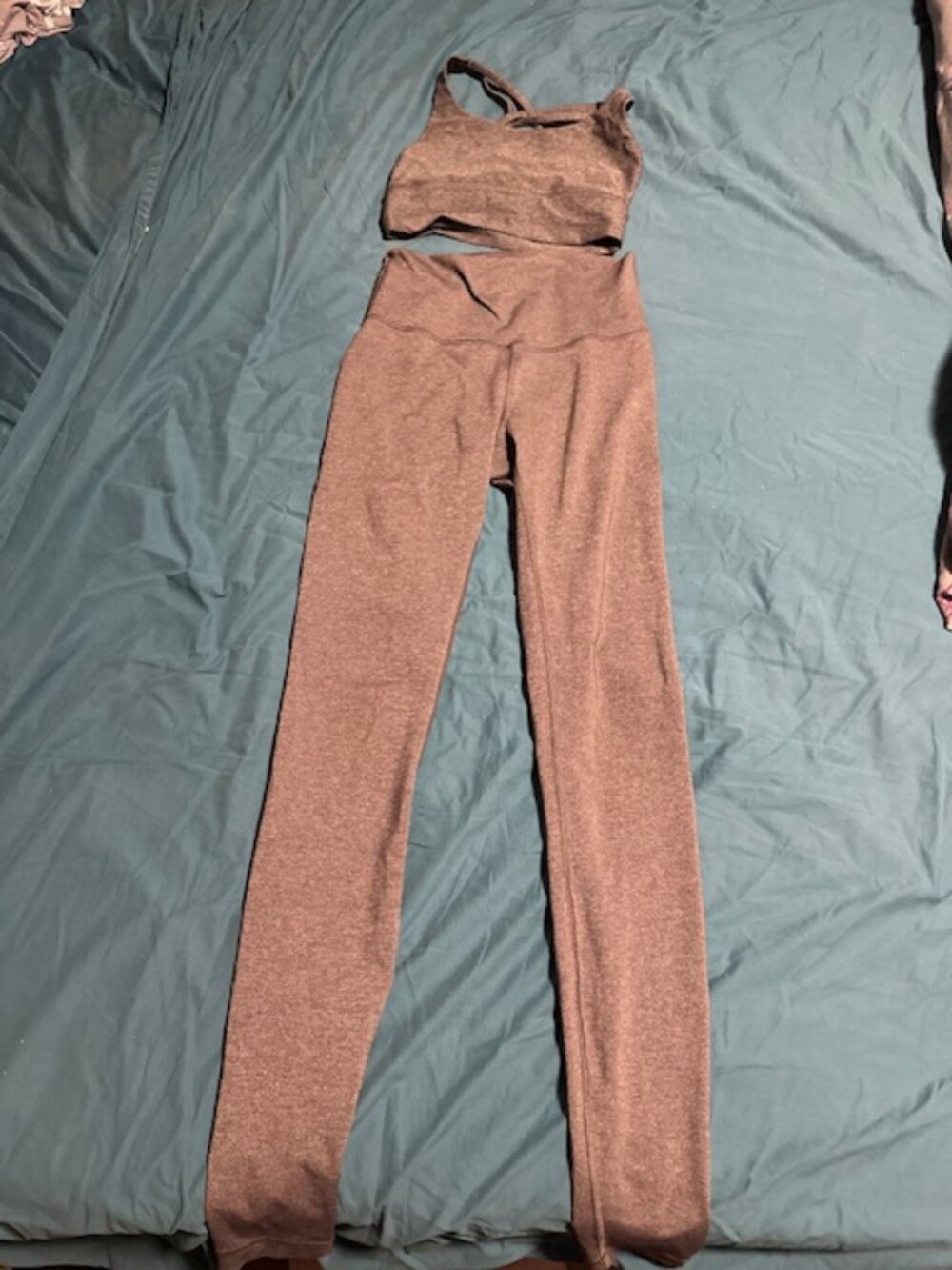 Lululemon sports bra and wunder under leggings size 4/6